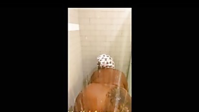 Thot Rumbling Huge Booty In Shower