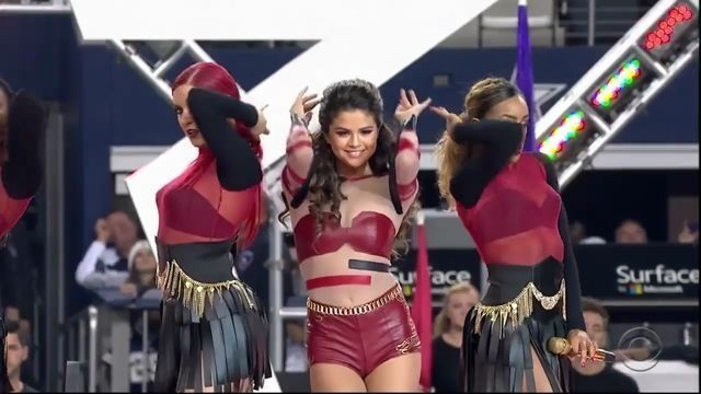 selena gomez half time show in sexy red