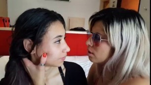 CHOKING DEEP KISS WITH HAIR PULLING lesbions porn HD