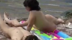 amateur Young couple fuck in the sand