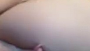 pretty girl shows her pussy webcam