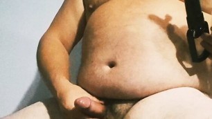Big daddy bear play with dick pump and huge cumshot on his bear body !