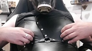 Masturabation in Gasmask with Poppers